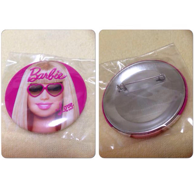 Barbie(バービー)のBarbie缶バッチ レディースのファッション小物(キーホルダー)の商品写真