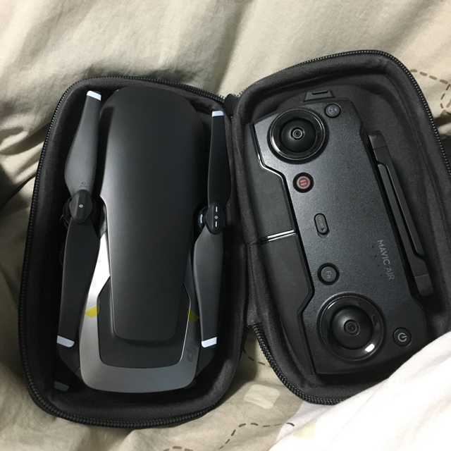 DJI Mavic Air ドローン 予備バッテリー１つと32GBマイクロSD付 エンタメ/ホビーのおもちゃ/ぬいぐるみ(ホビーラジコン)の商品写真