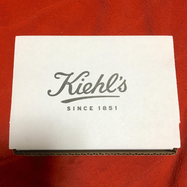 Kiehl's(キールズ)のKiehl's ドライフラワー ギフトボックス インテリア/住まい/日用品のオフィス用品(ラッピング/包装)の商品写真