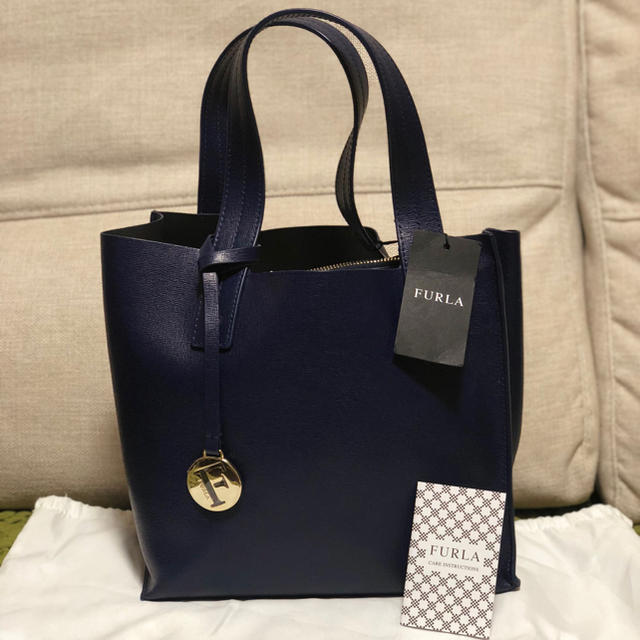 Furla(フルラ)のフルラ MUSE ミニトート NAVY レディースのバッグ(トートバッグ)の商品写真