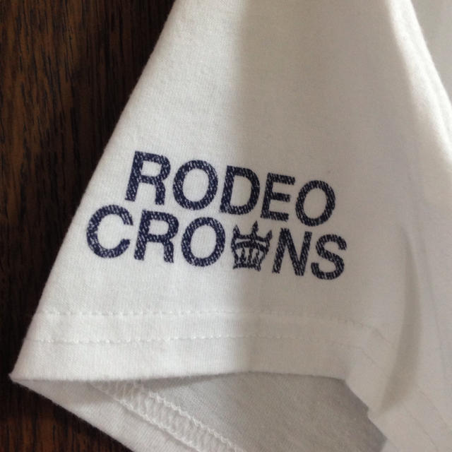 RODEO CROWNS(ロデオクラウンズ)の限定★袖ロゴTシャツ レディースのトップス(Tシャツ(半袖/袖なし))の商品写真