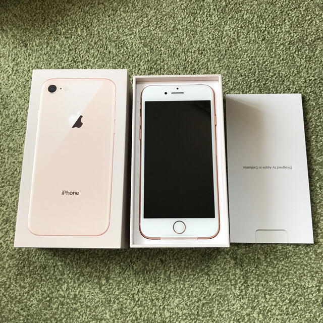 iPhone(アイフォーン)のiphone8 64 SIMフリー 未使用品 スマホ/家電/カメラのスマートフォン/携帯電話(スマートフォン本体)の商品写真