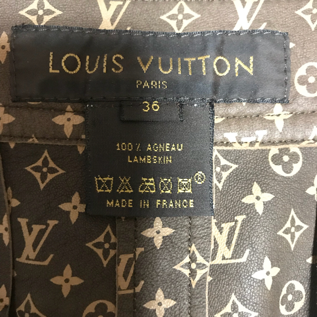 LOUIS VUITTON(ルイヴィトン)のホープ様専用 ルイヴィトン モノグラム 一枚仕立て スウェードスカート 36 レディースのスカート(ひざ丈スカート)の商品写真