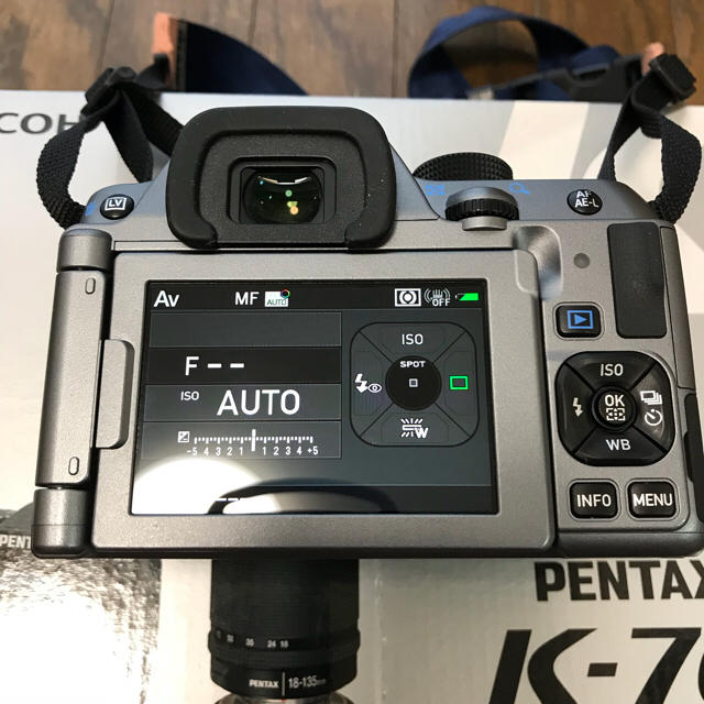 PENTAX(ペンタックス)のさくら様専用 PENTAX k-70 ボディ シルキーシルバー  スマホ/家電/カメラのカメラ(デジタル一眼)の商品写真