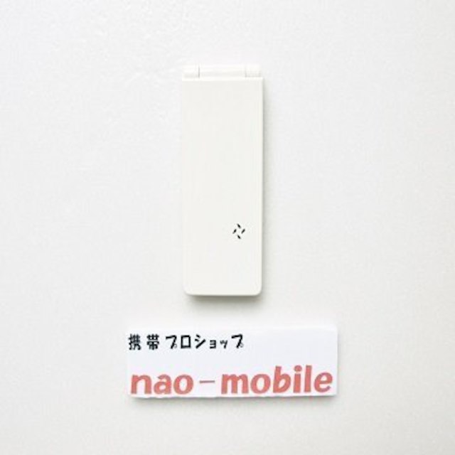 NEC(エヌイーシー)の送料込！安心の初期不良10日保証付♪未使用品☆N-03A:バニラホワイト:単品 スマホ/家電/カメラのスマートフォン/携帯電話(携帯電話本体)の商品写真