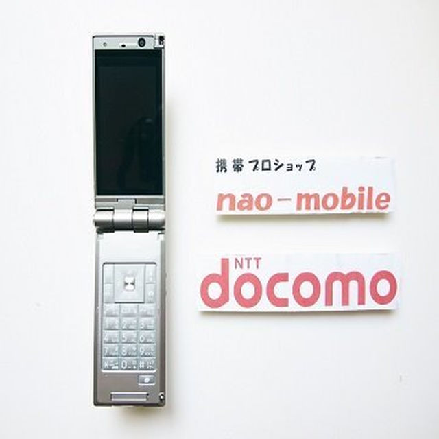 Panasonic(パナソニック)の送料込！安心の初期不良10日保証付♪未使用品☆P-03A:シルバー:本体のみ スマホ/家電/カメラのスマートフォン/携帯電話(携帯電話本体)の商品写真