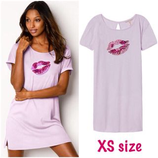 ヴィクトリアズシークレット(Victoria's Secret)の新品 ヴィクトリアシークレット リップ 柄 スパンコール Tシャツワンピ XS(Tシャツ(半袖/袖なし))