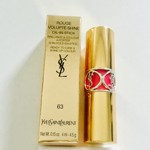 Yves Saint Laurent Beaute(イヴサンローランボーテ)のysl ルージュ シャイン 63 クリスマス限定 コスメ/美容のベースメイク/化粧品(口紅)の商品写真