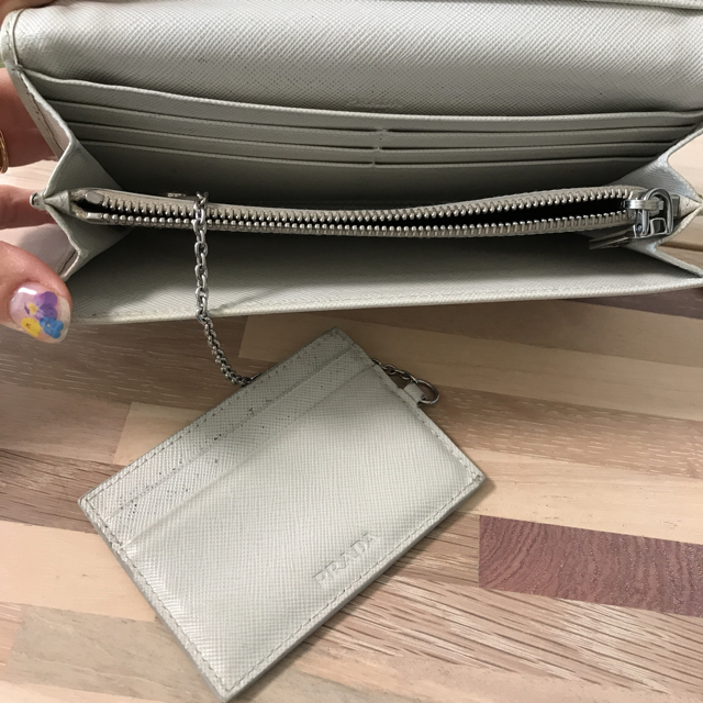 PRADA(プラダ)のPRADA★スタッズ付き長財布(パスケース付き) レディースのファッション小物(財布)の商品写真