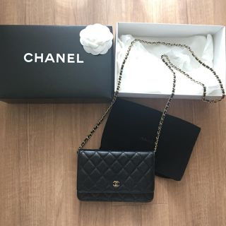 最終お値下げ　CHANEL チェーンウォレット　ホワイト／ゴールド　希少レア商品