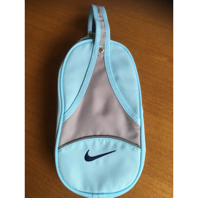 NIKE(ナイキ)の未使用）ナイキ 子供用シューズケース キッズ/ベビー/マタニティのこども用バッグ(シューズバッグ)の商品写真