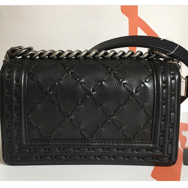 CHANEL(シャネル)のLulu 様 専用CHANEL ボーイ シャネル ショルダーバッグ レア  レディースのバッグ(ショルダーバッグ)の商品写真