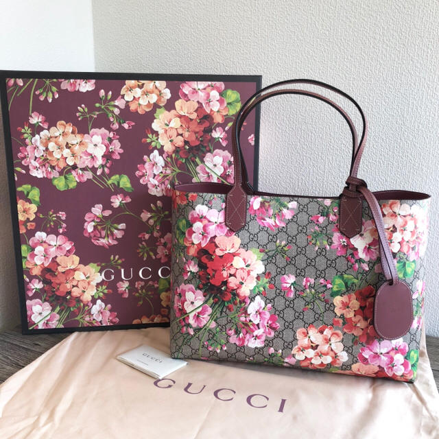 Gucci(グッチ)の新品 グッチ GGブルームス 花柄 リバーシブル トートバッグ ピンク レア レディースのバッグ(トートバッグ)の商品写真
