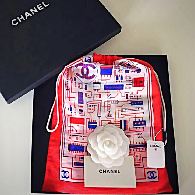 CHANEL(シャネル)の❤️シャネル❤️限定お値下げ❣️タグ付き未使用✨パレオ兼ストール レディースのファッション小物(ストール/パシュミナ)の商品写真