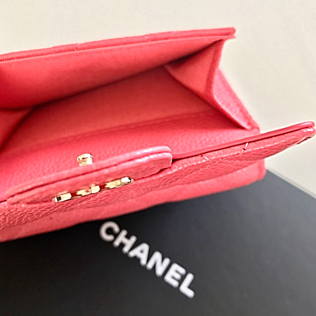 CHANEL(シャネル)の❤️シャネル❤️新品未使用✨三つ折りミニウォレット♪ レディースのファッション小物(財布)の商品写真