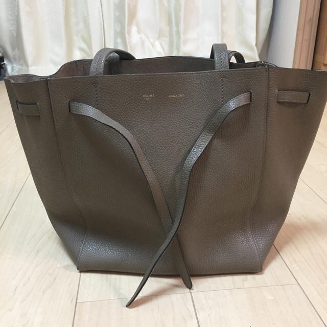 人気ブランドの celine - 美品！ CELINE カバファントムスモール