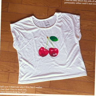 グレイル(GRL)のチェリー柄□プリントTシャツ(Tシャツ(半袖/袖なし))