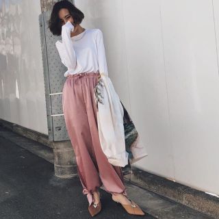 アメリヴィンテージ(Ameri VINTAGE)のSHINY RIBBON ANKLE PANTS ピンク 新品未使用タグ付(カジュアルパンツ)