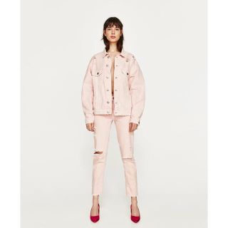 ザラ(ZARA)の新品未使用 ZARA ダメージ加工ミディアムジーンズ(デニム/ジーンズ)