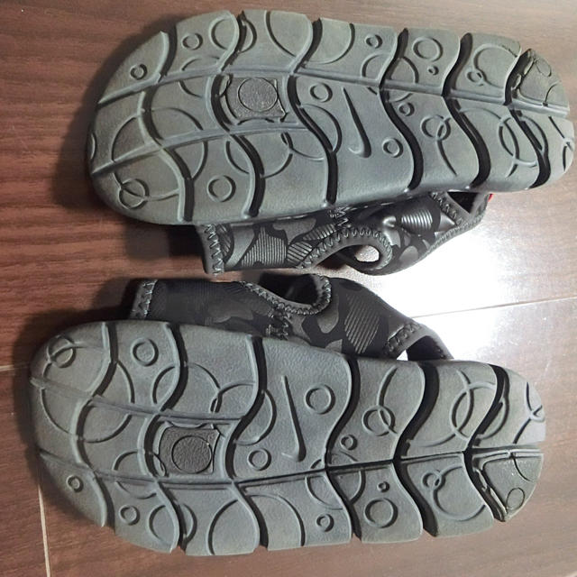 NIKE(ナイキ)のNIKE サンダル 美品 ナイキ キッズ/ベビー/マタニティのキッズ靴/シューズ(15cm~)(サンダル)の商品写真