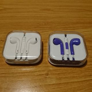 アイフォーン(iPhone)のアイフォン 正規品 イヤホン 2セット(ストラップ/イヤホンジャック)