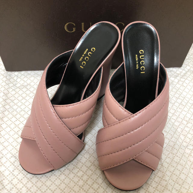 Gucci(グッチ)のAkko Nakayama様 7日までお取り置き レディースの靴/シューズ(サンダル)の商品写真