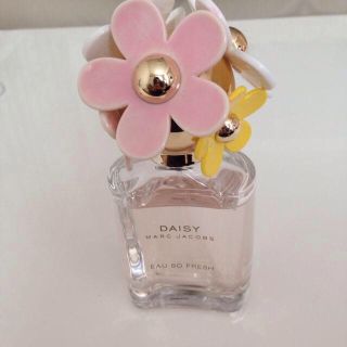 マークジェイコブス(MARC JACOBS)のdaisy香水(香水(女性用))