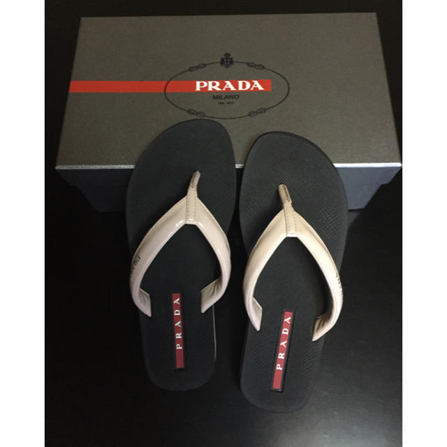 PRADA(プラダ)のプラダ ビーチサンダル  新品未使用品！ レディースの靴/シューズ(ビーチサンダル)の商品写真