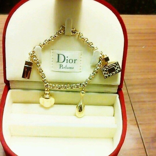 Christian Dior(クリスチャンディオール)の最終値下げDiorブレスレット レディースのアクセサリー(ブレスレット/バングル)の商品写真