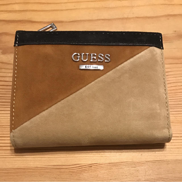GUESS(ゲス)のGUESS 二つ折り財布【suu様専用】 レディースのファッション小物(財布)の商品写真