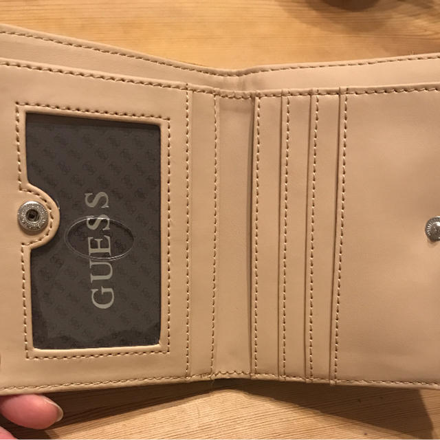 GUESS(ゲス)のGUESS 二つ折り財布【suu様専用】 レディースのファッション小物(財布)の商品写真