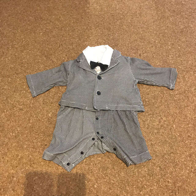 ベルメゾン(ベルメゾン)のベルメゾン タキシード風ロンパース 70 キッズ/ベビー/マタニティのベビー服(~85cm)(ロンパース)の商品写真