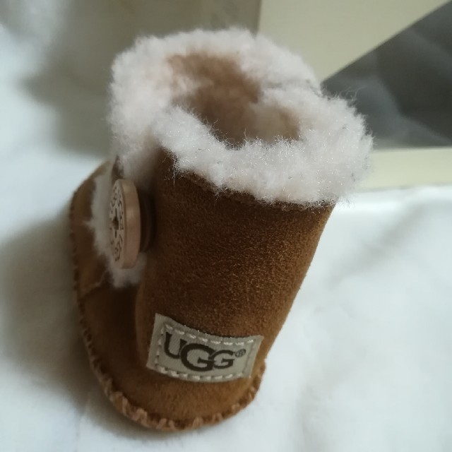 UGG(アグ)のUGG  ベビー　ムートンブーツ キッズ/ベビー/マタニティのベビー靴/シューズ(~14cm)(ブーツ)の商品写真