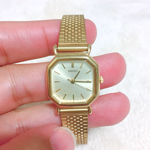 SEIKO - 【SEIKO】シンプル八角形ゴールド腕時計✩︎美品の通販 SEIKO - 【SEIKO】シンプル八角形ゴールド腕時計✩︎美品の通販