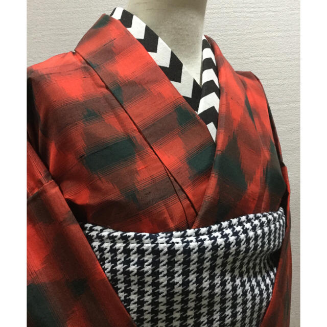 17 赤と黒 ダイヤ 紬 着物 レディースの水着/浴衣(着物)の商品写真