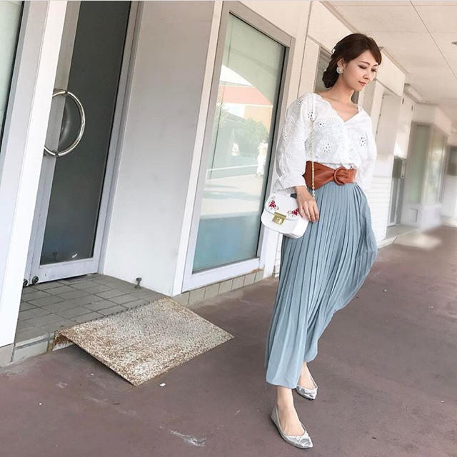 UNIQLO 新品 ユニクロ ハイウエストシフォンプリーツスカート グリーン Mの通販 by ☆みみ くすみブルー シアー感あるプリーツロングスカート