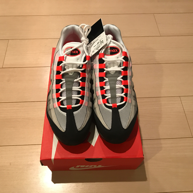 NIKE(ナイキ)の28.5cm Nike air max 95 solar red メンズの靴/シューズ(スニーカー)の商品写真