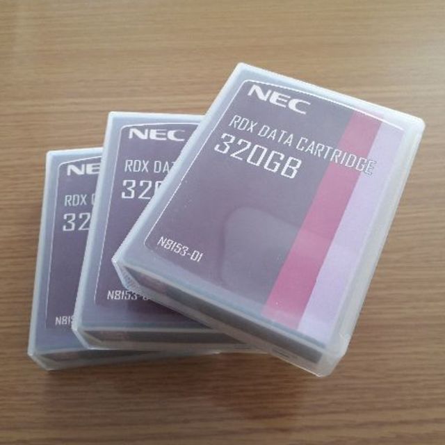 NEC(エヌイーシー)のNEC　データカートリッジ　RDX320GB×３本【中古、ほぼ未使用】 スマホ/家電/カメラのPC/タブレット(PC周辺機器)の商品写真