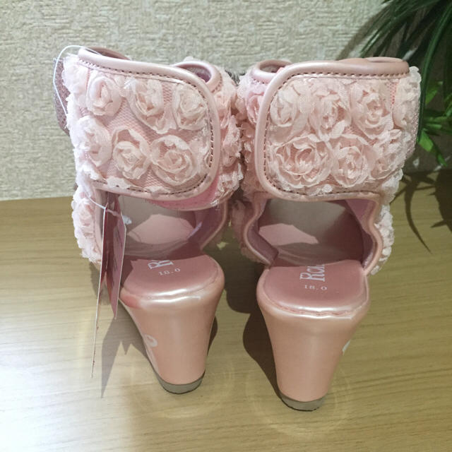 RONI(ロニィ)のRONI♡新品 姫 サンダル 18cm キッズ/ベビー/マタニティのキッズ靴/シューズ(15cm~)(サンダル)の商品写真