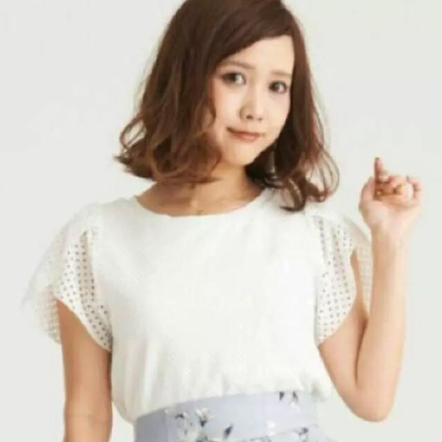 MAJESTIC LEGON(マジェスティックレゴン)の田中里奈ちゃん着用Tシャツ  ベージュ レディースのトップス(Tシャツ(半袖/袖なし))の商品写真