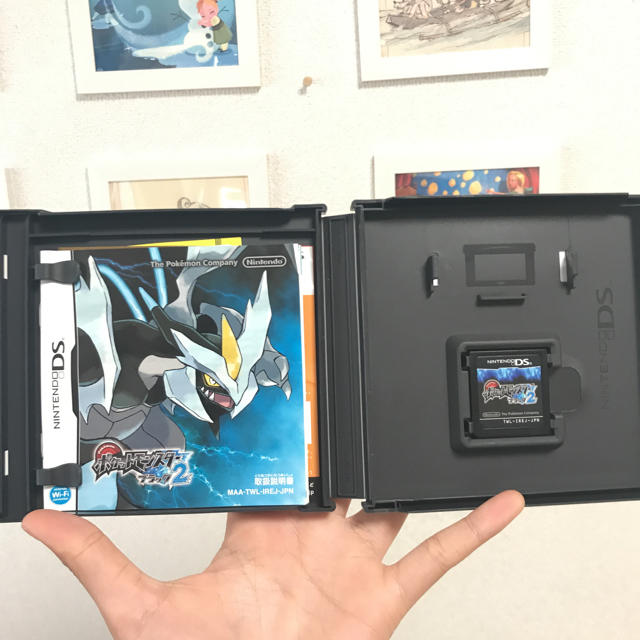 ニンテンドーDS(ニンテンドーDS)の【任天堂DS】ポケットモンスターブラック2 エンタメ/ホビーのゲームソフト/ゲーム機本体(携帯用ゲームソフト)の商品写真