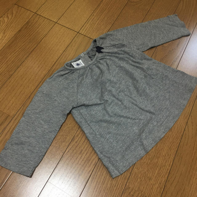 PETIT BATEAU(プチバトー)のプチバトー 18ヶ月 81㎝ カットソー キッズ/ベビー/マタニティのベビー服(~85cm)(シャツ/カットソー)の商品写真