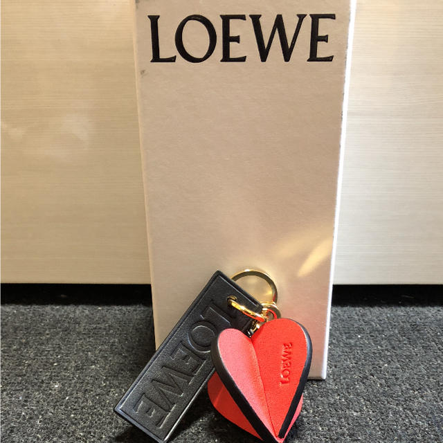 ♡LOEWE♡ 立体ハートチャーム