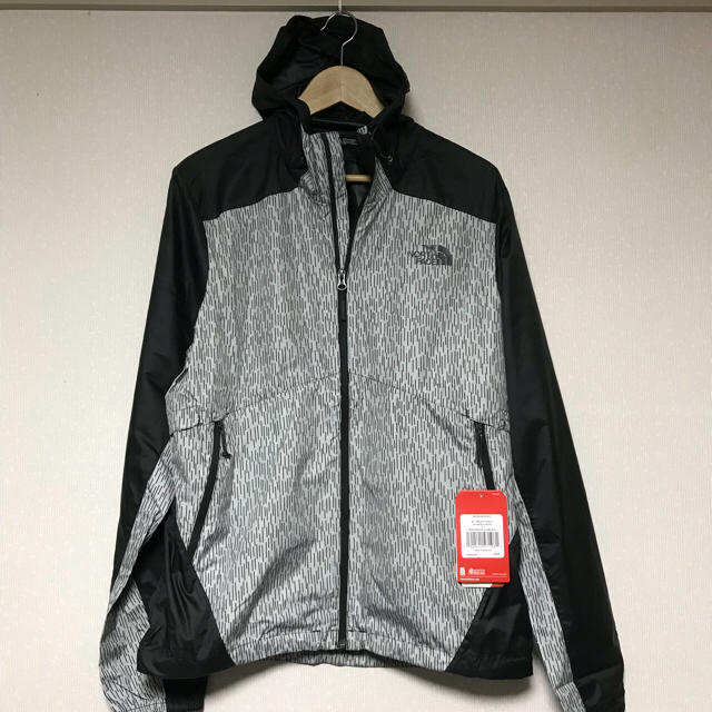 ノースフェイスの薄手ジャケット・ウインドブレーカー　THE North Face