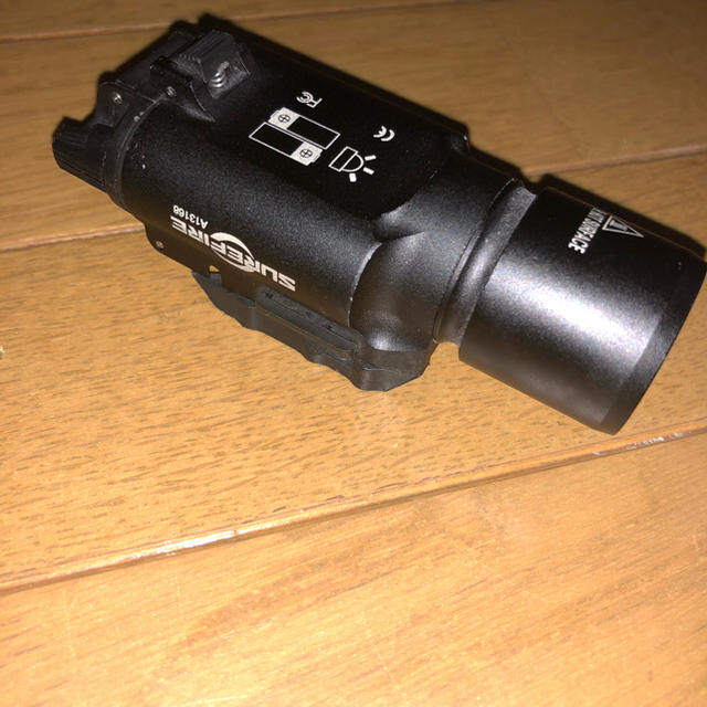 SUREFIRE X300 フラッシュライト レプリカ エンタメ/ホビーのミリタリー(カスタムパーツ)の商品写真