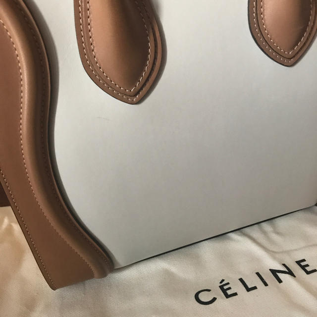 celine(セリーヌ)のお値下げ中！セリーヌ ラゲージマイクロ ブラウン×ホワイト レディースのバッグ(ハンドバッグ)の商品写真