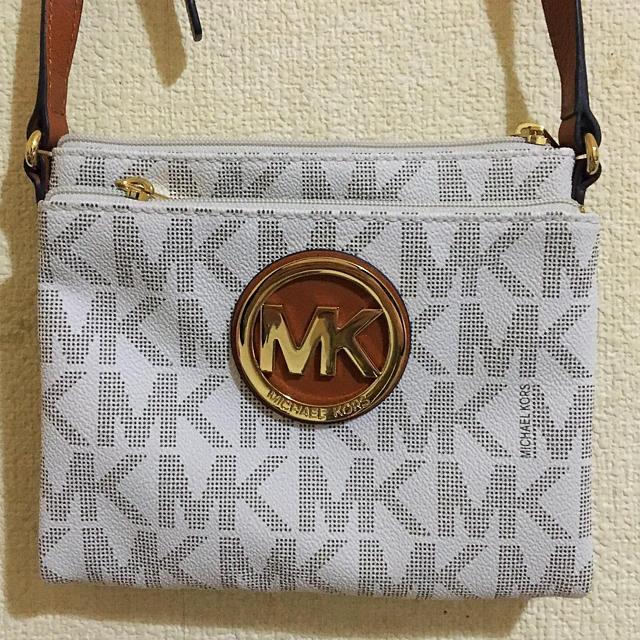 MICHAEL KORS　マイケルコース　ショルダーバッグ　MK　白