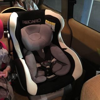 レカロ(RECARO)の太郎様‼️(自動車用チャイルドシート本体)