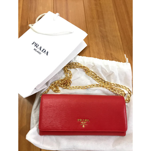 PRADA(プラダ)の新品☆PRADA チェーンショルダー ミニバッグ ウォレット 赤 サフィアーノ レディースのバッグ(ショルダーバッグ)の商品写真