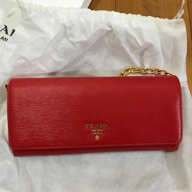 PRADA(プラダ)の新品☆PRADA チェーンショルダー ミニバッグ ウォレット 赤 サフィアーノ レディースのバッグ(ショルダーバッグ)の商品写真